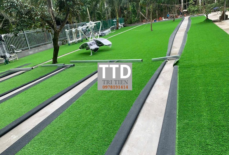 Gợi Ý Trang Trí Sân Vườn Bằng Cỏ Nhân Tạo Đẹp – Độc – Lạ